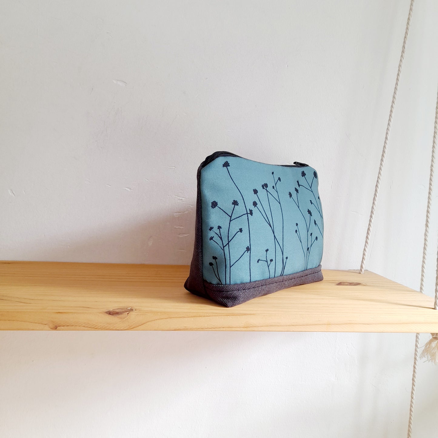 Neceser de Gramíneas con fondo azul