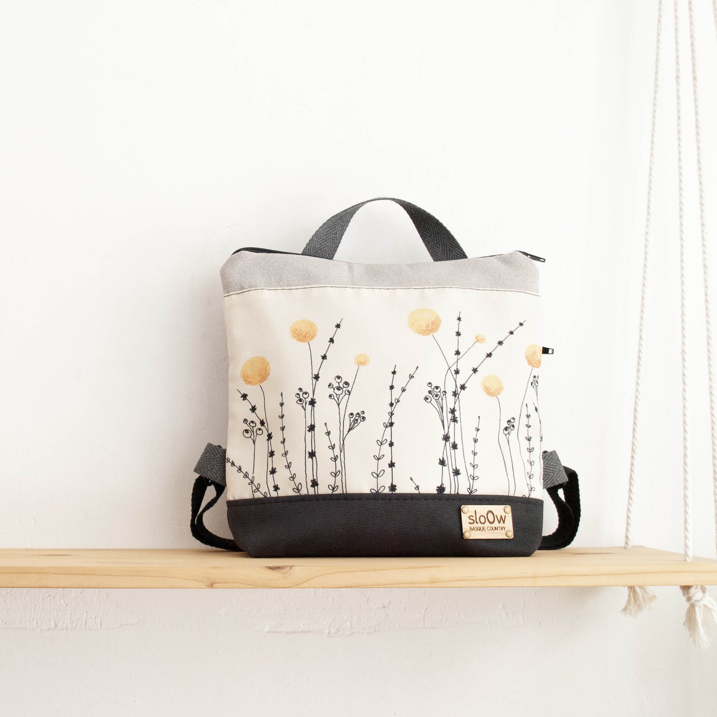 Mochila cuadrada de Craspedias con gris y negro