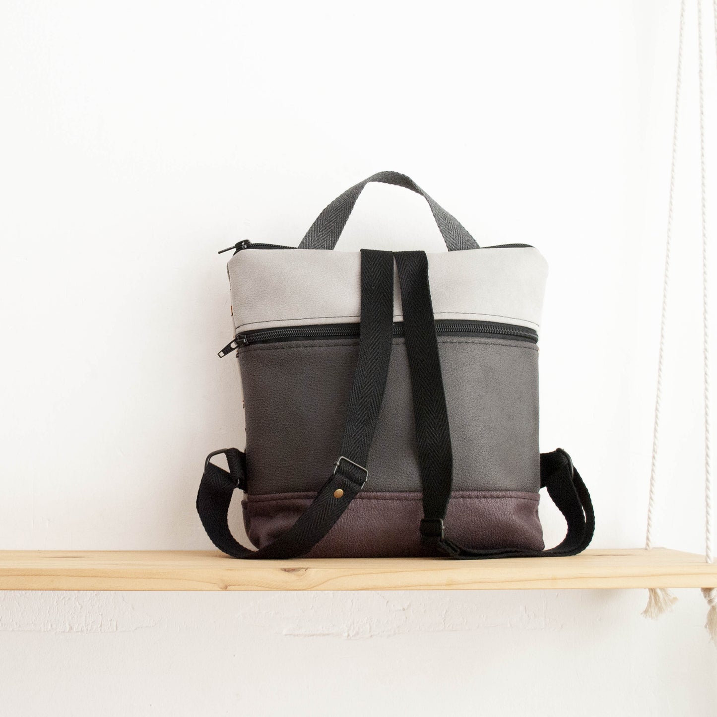 Mochila cuadrada Ramas japonesas grises con morado